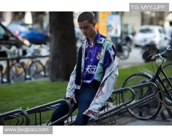 足球明星日常穿搭揭秘鞋子选择与时尚潮流的完美结合