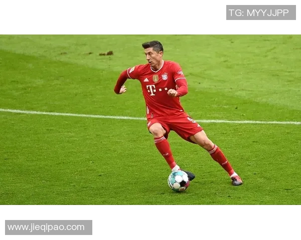 足球明星贴纸莱万的魅力与成就全解析让你更了解这位足坛巨星